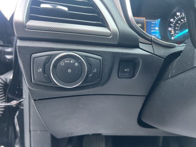 Used 2017 Ford Fusion SE w/ Fusion SE Technology Package image 23