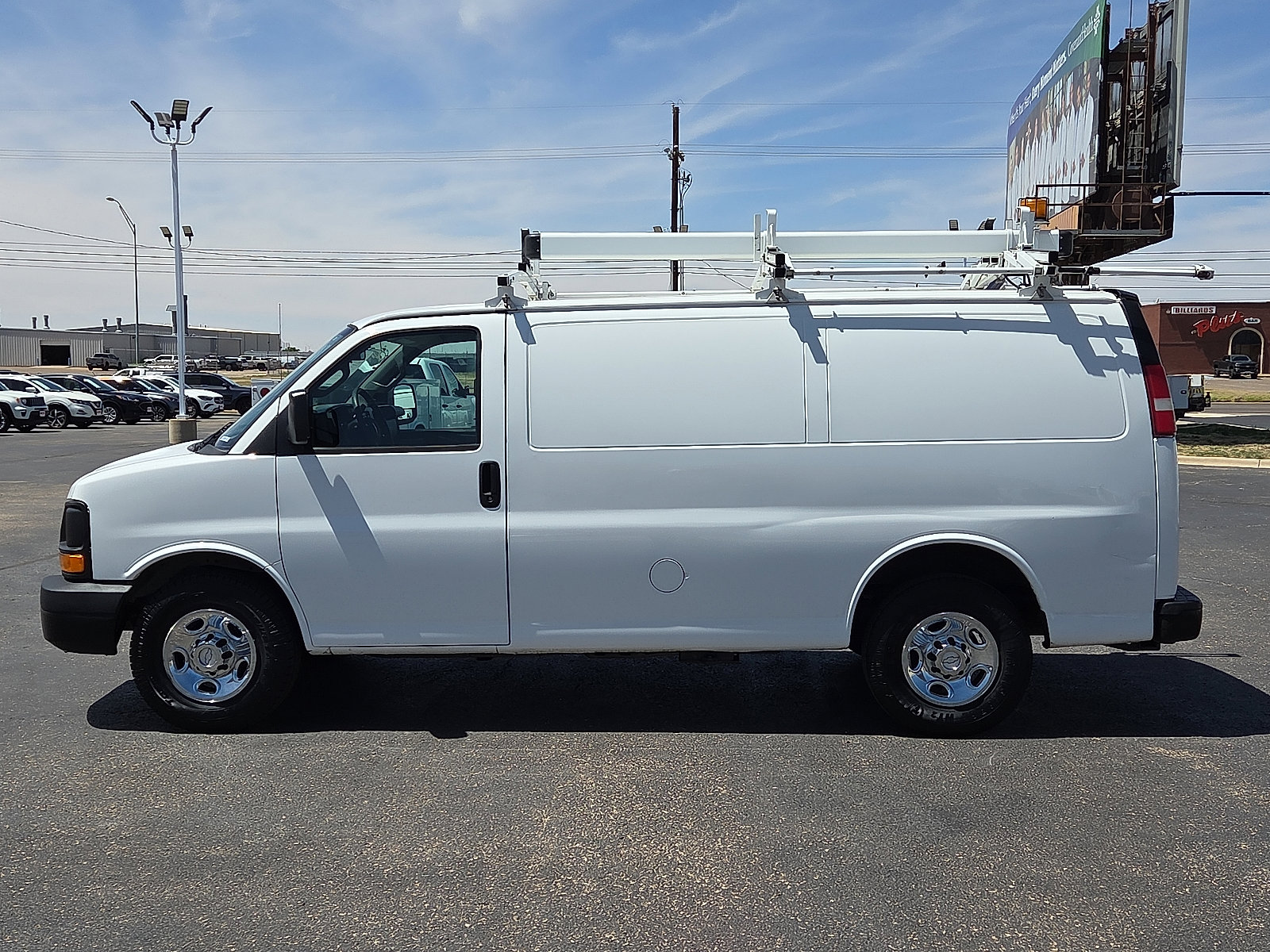 Used 2016 Chevrolet Express 2500 RWD image 2