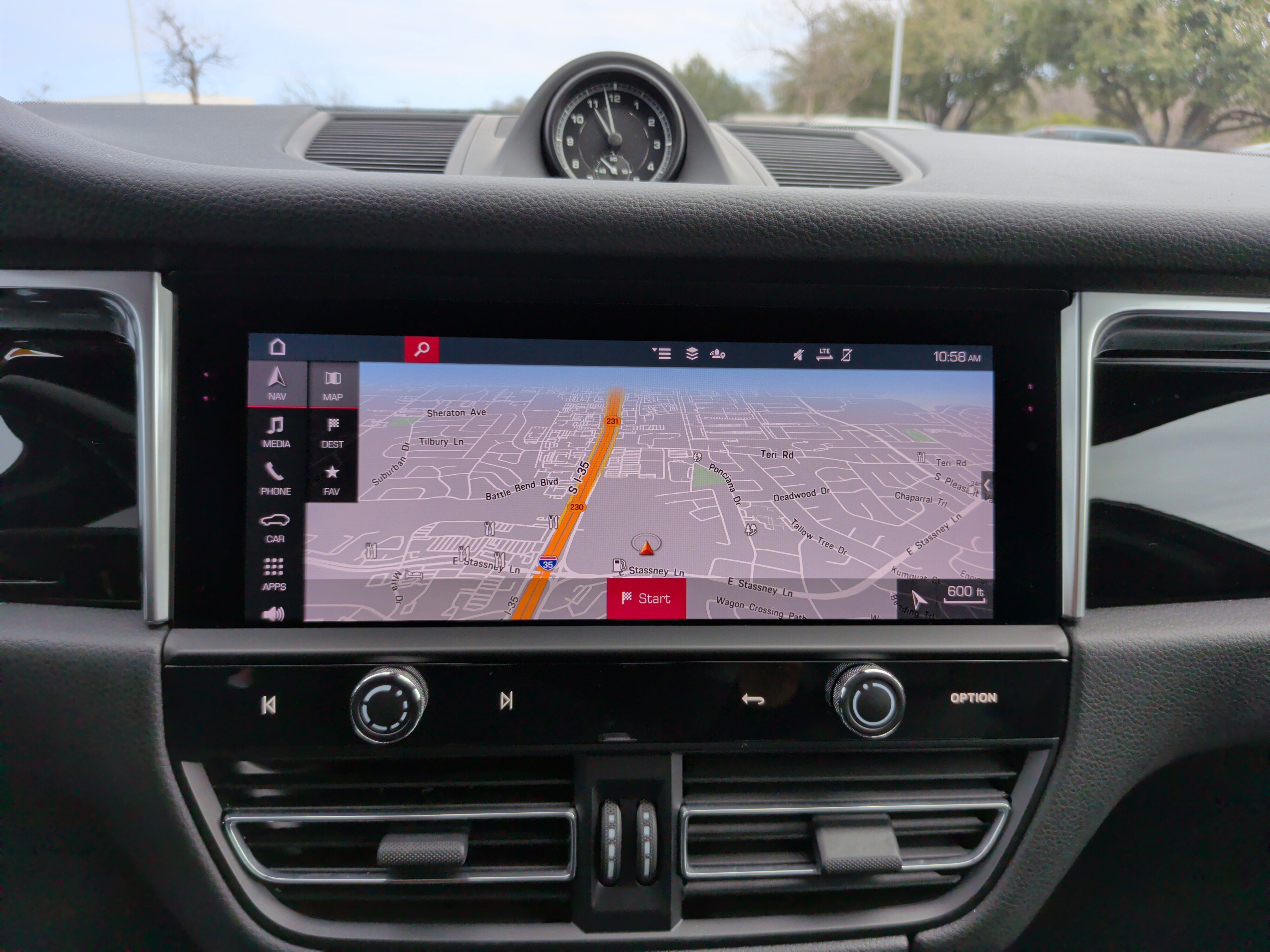 Used 2024 Porsche Macan image 16