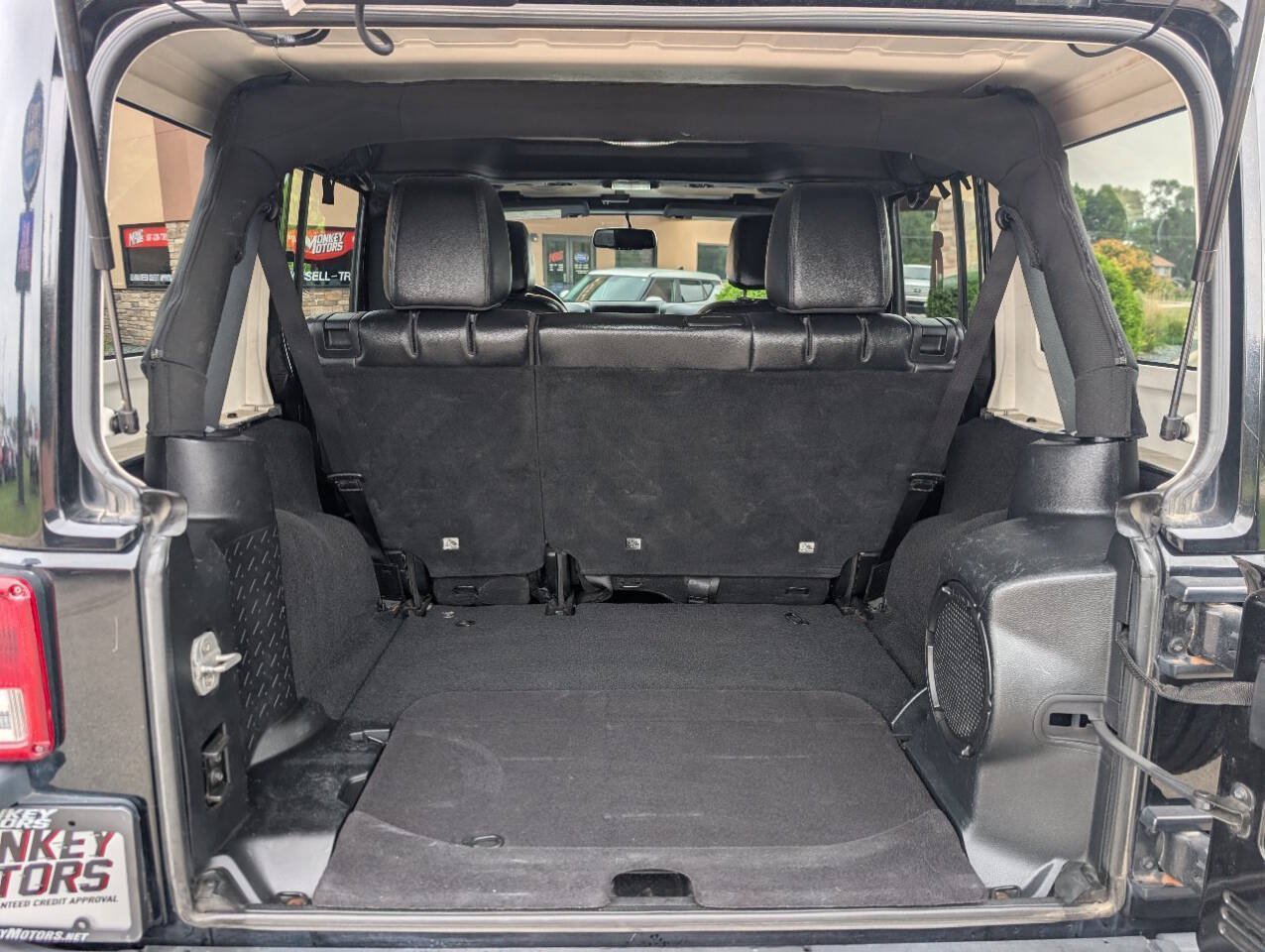 Used 2013 Jeep Wrangler Unlimited Sahara AWD/4WD image 12