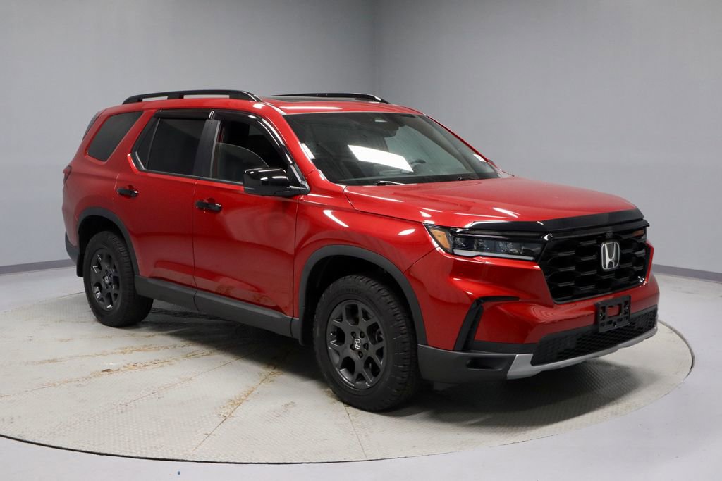 Used 2025 Honda Pilot TrailSport image 1