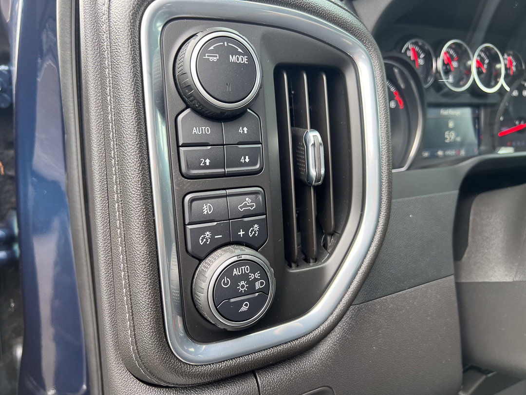 Used 2022 Chevrolet Silverado 1500 LTZ w/ LTZ Premium Package AWD/4WD image 18