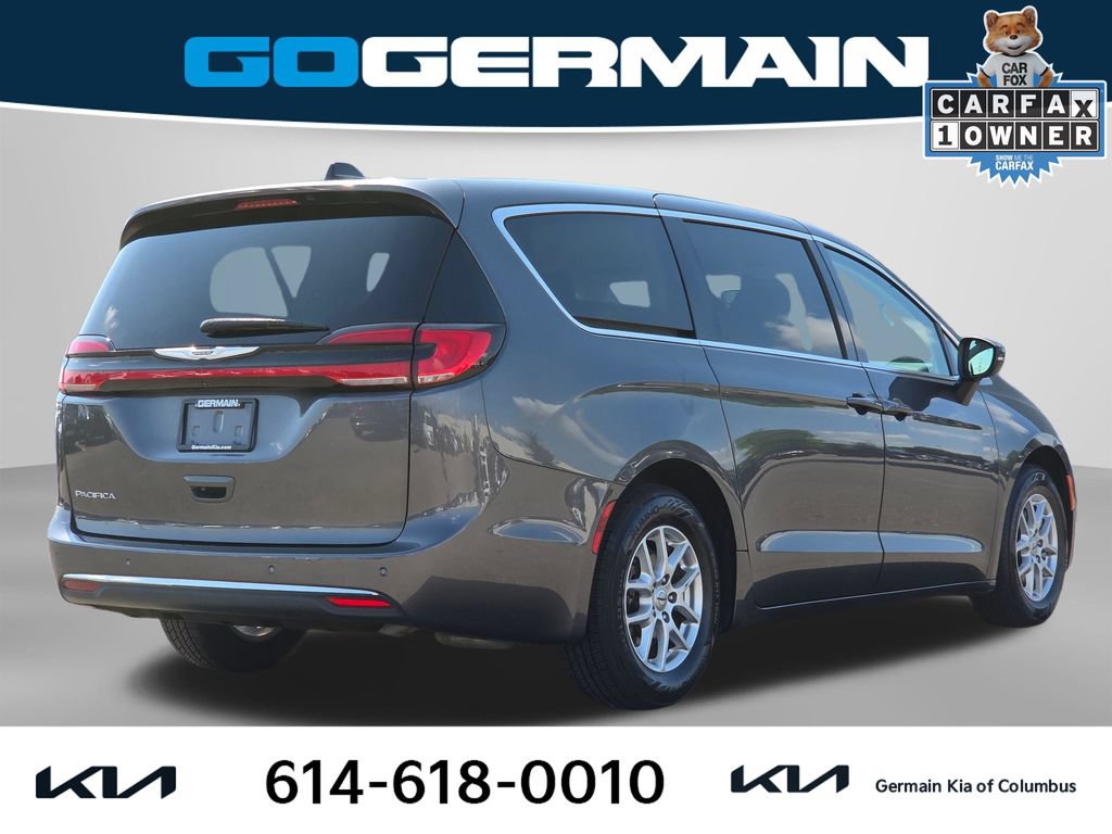 Used 2023 Chrysler Pacifica Touring-L FWD image 7