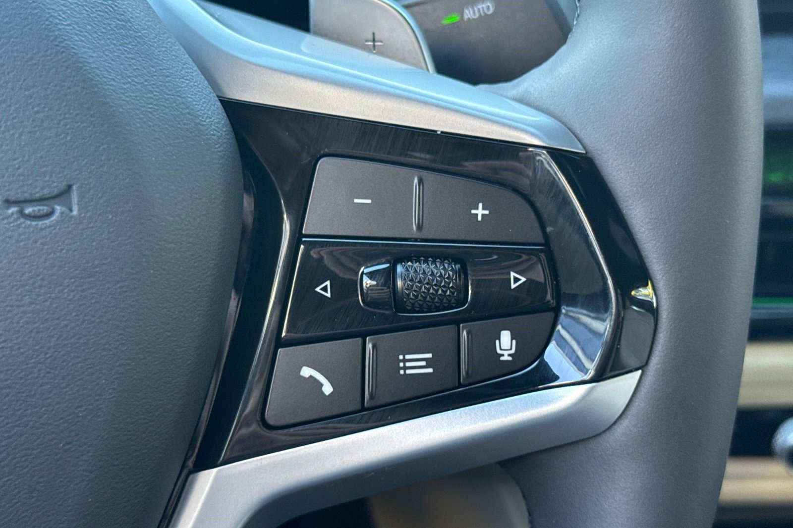 Used 2025 BMW 330i Sedan w/ Premium Package image 31