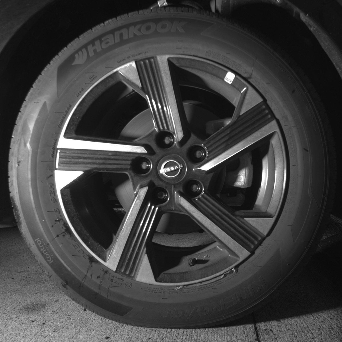 Used 2025 Nissan Sentra SV FWD image 13