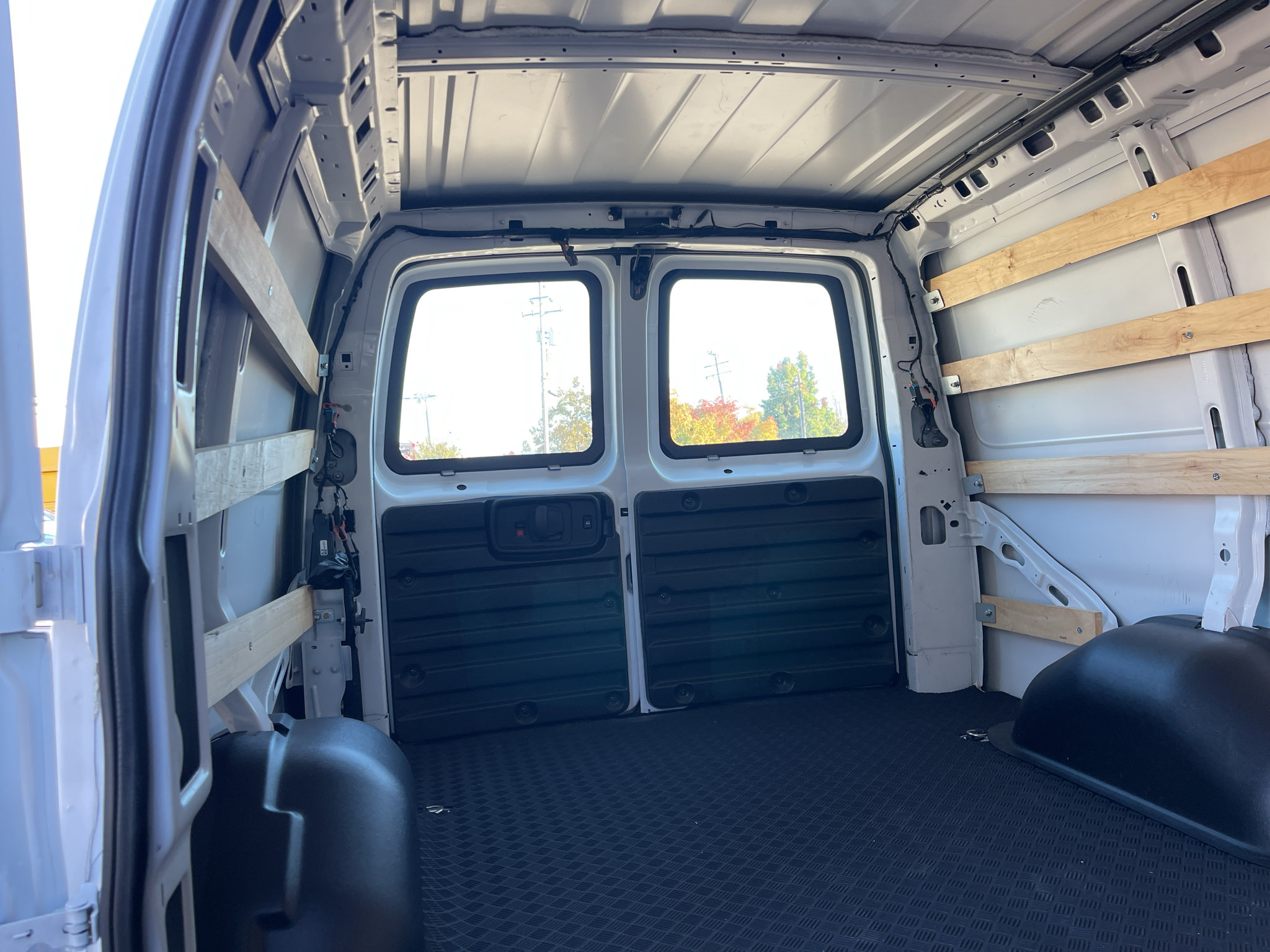Used 2024 Chevrolet Express 2500 w/ Driver Convenience Package RWD image 16
