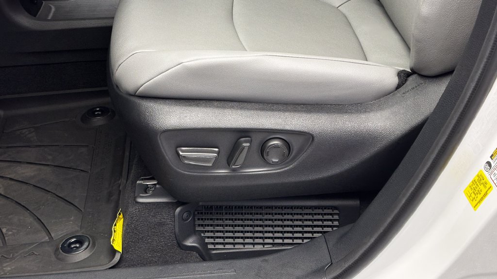Certified 2026 Toyota Sienna XLE FWD image 13