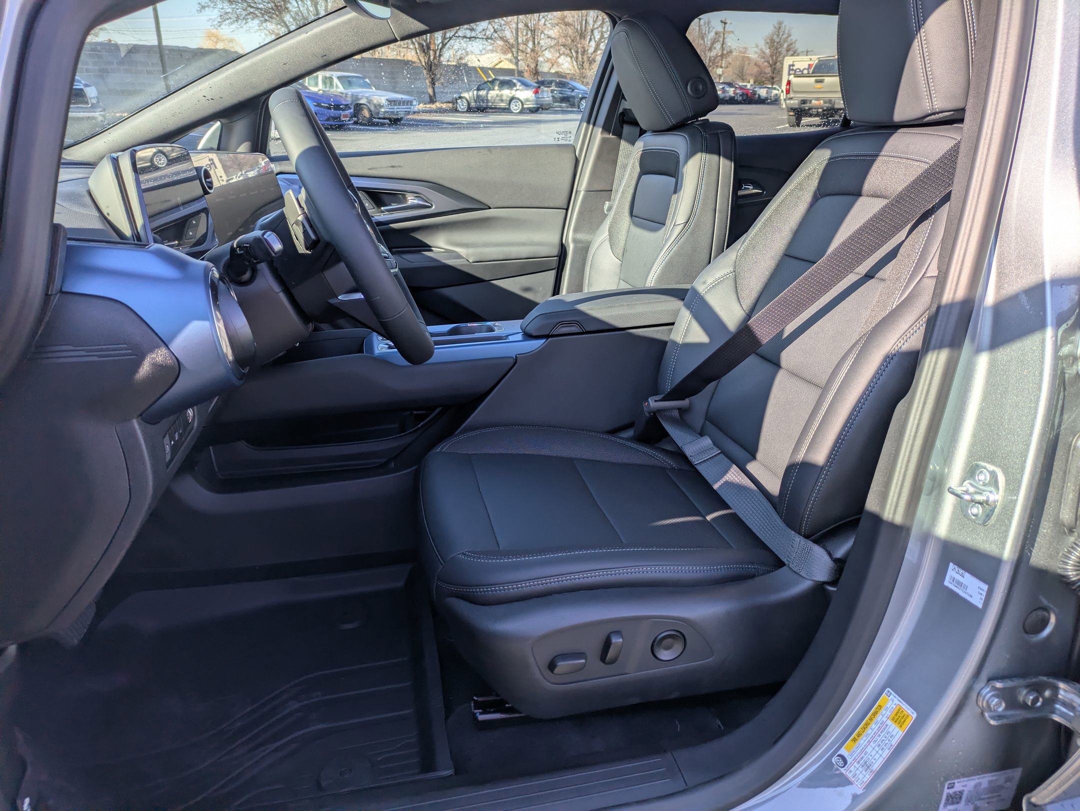 New 2026 Chevrolet Equinox EV LT AWD/4WD image 17