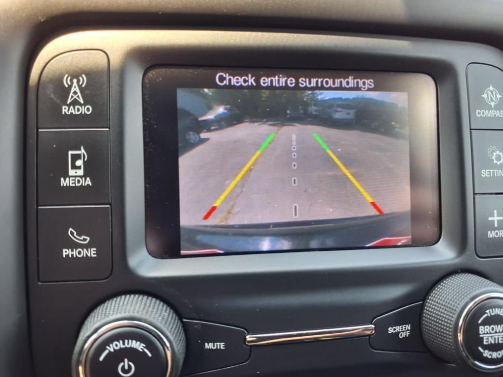 Used 2017 Jeep Compass Latitude FWD image 18