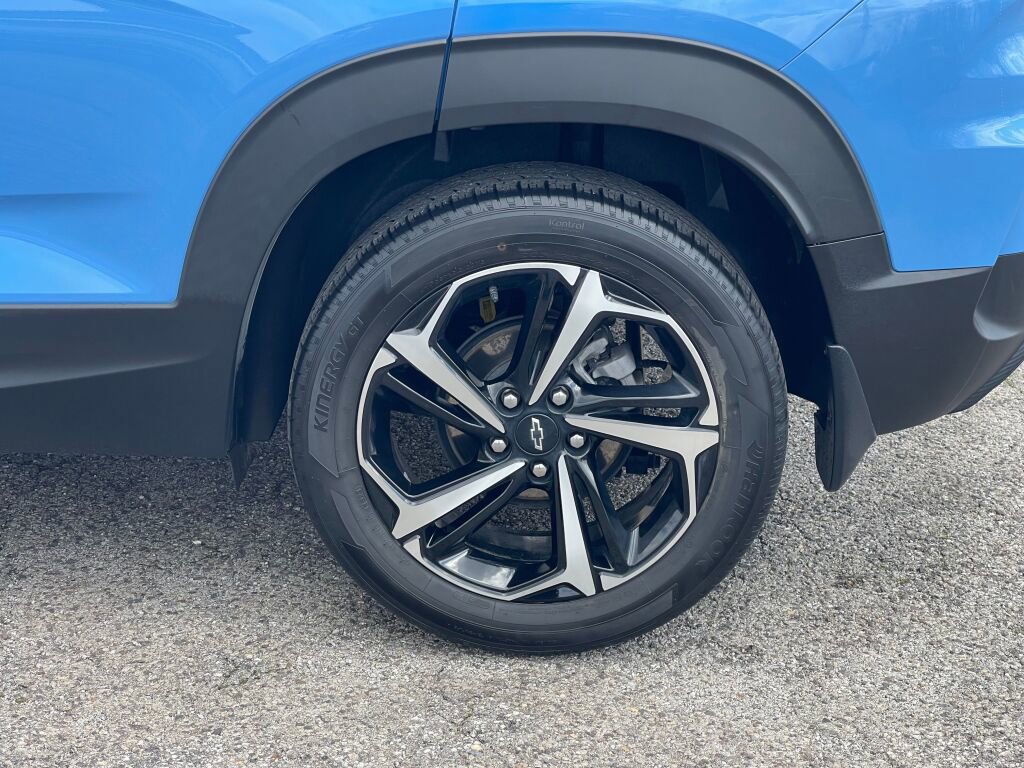 Used 2023 Chevrolet TrailBlazer RS w/ Sun and Liftgate Package image 36