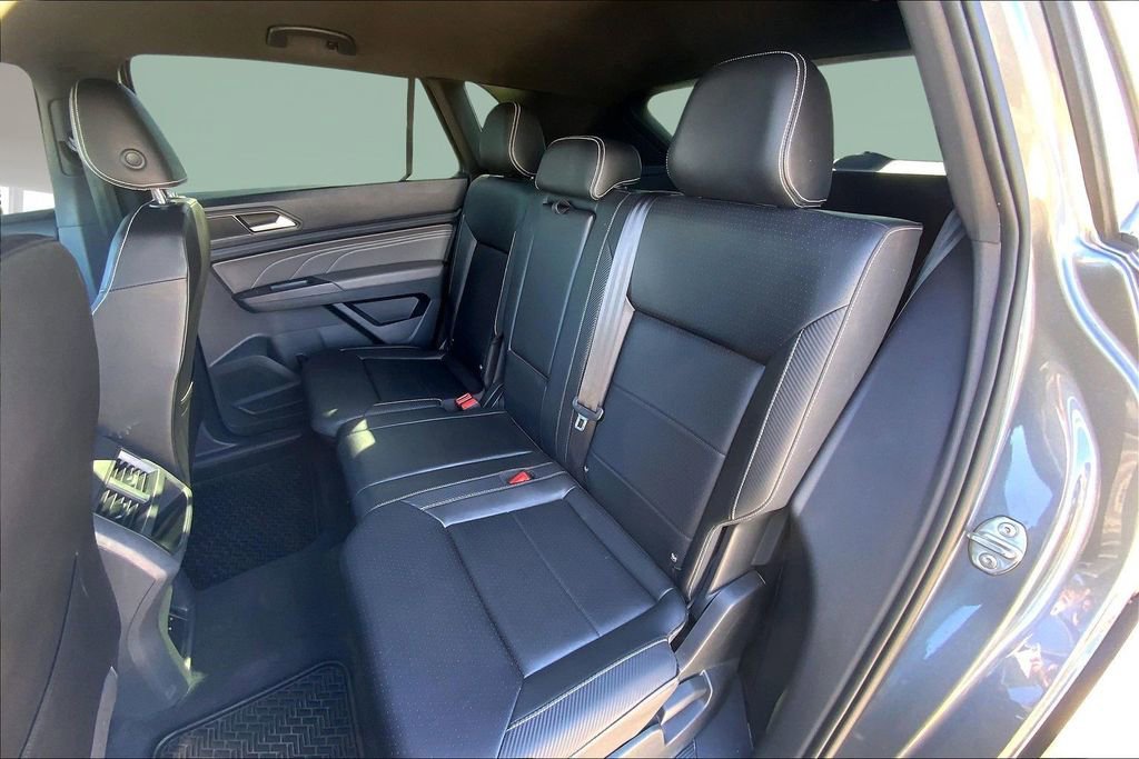 Used 2023 Volkswagen Atlas Cross Sport SE image 25
