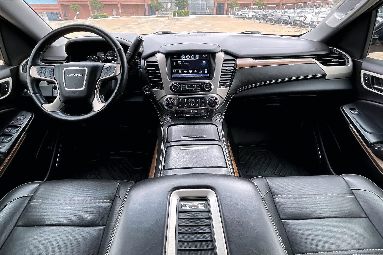 Used 2020 GMC Yukon Denali w/ Denali Premium Package RWD image 10