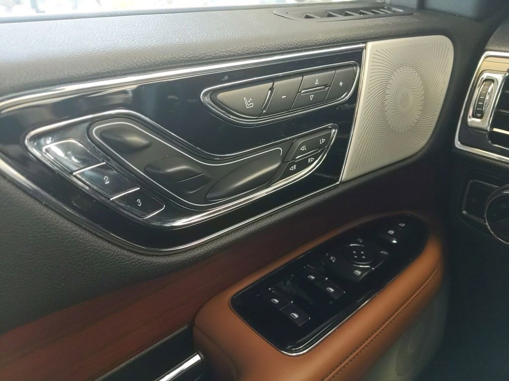 Used 2021 Lincoln Navigator Reserve AWD/4WD image 31
