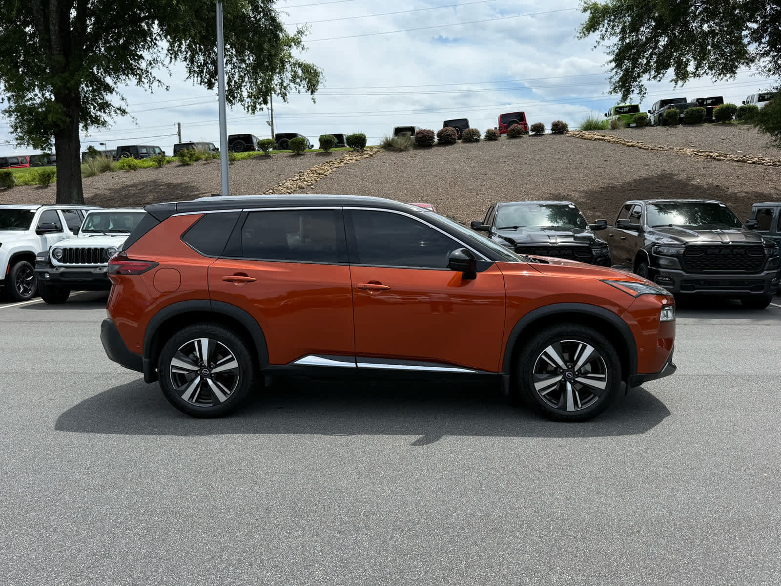 Used 2023 Nissan Rogue SL w/ SL Premium Package AWD/4WD image 6