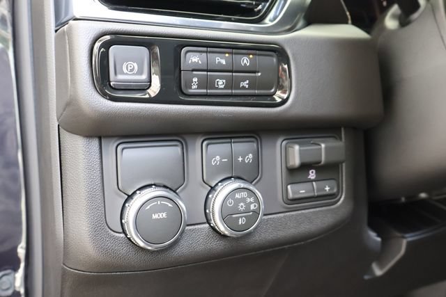 New 2026 GMC Yukon Elevation w/ Elevation Premium Package RWD image 25