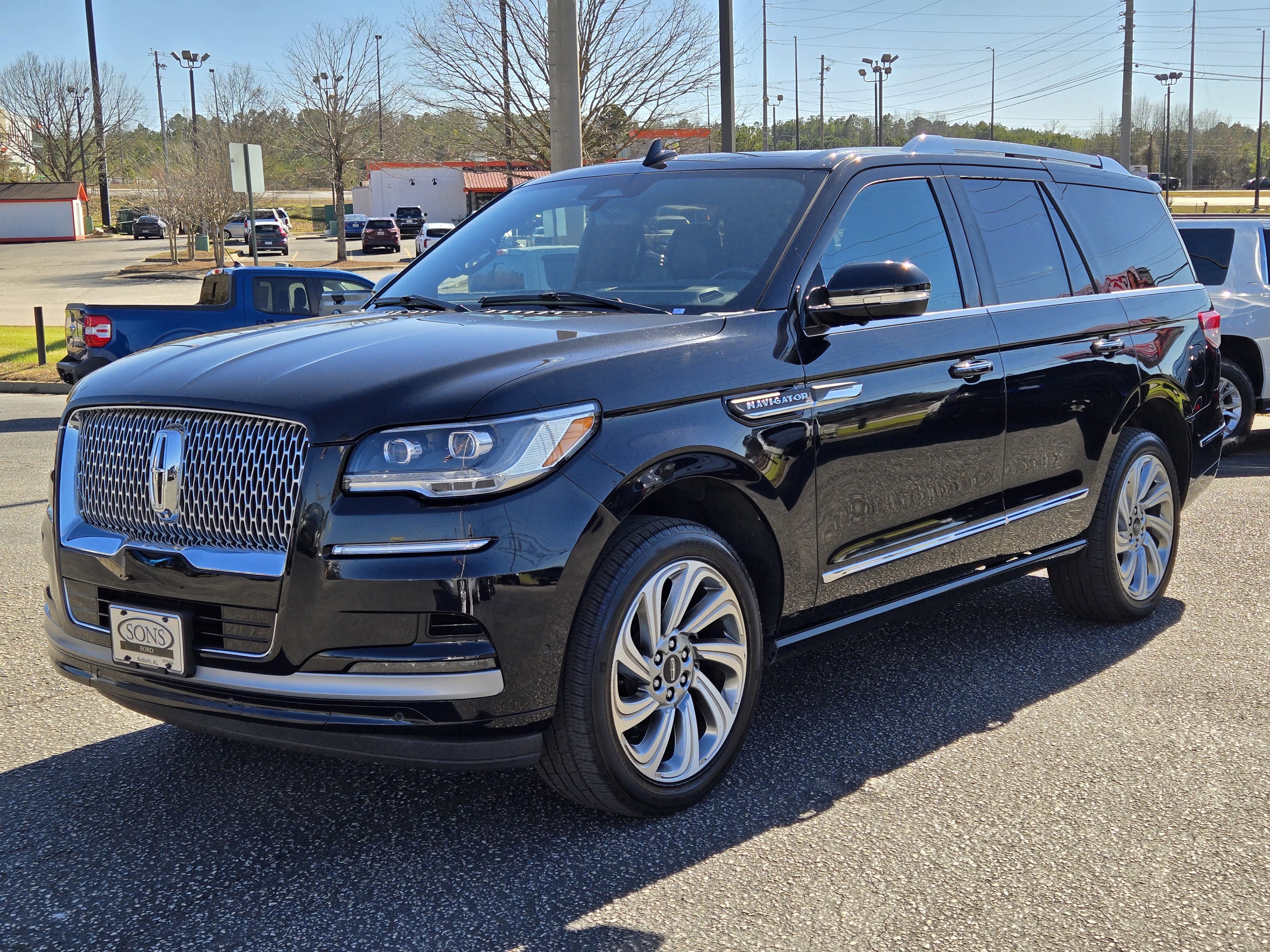 Used 2024 Lincoln Navigator Reserve image 2