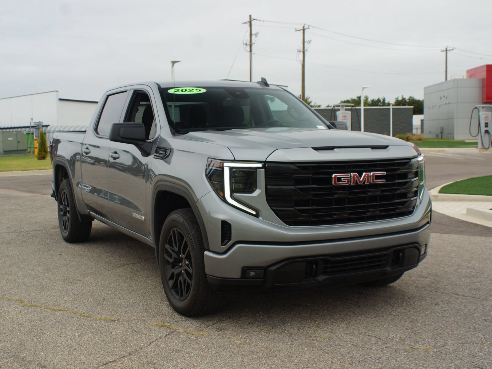 Used 2025 GMC Sierra 1500 Elevation AWD/4WD image 2