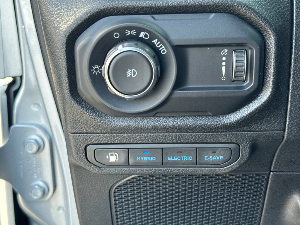 Used 2024 Jeep Wrangler Unlimited w/ Convenience Group AWD/4WD image 22