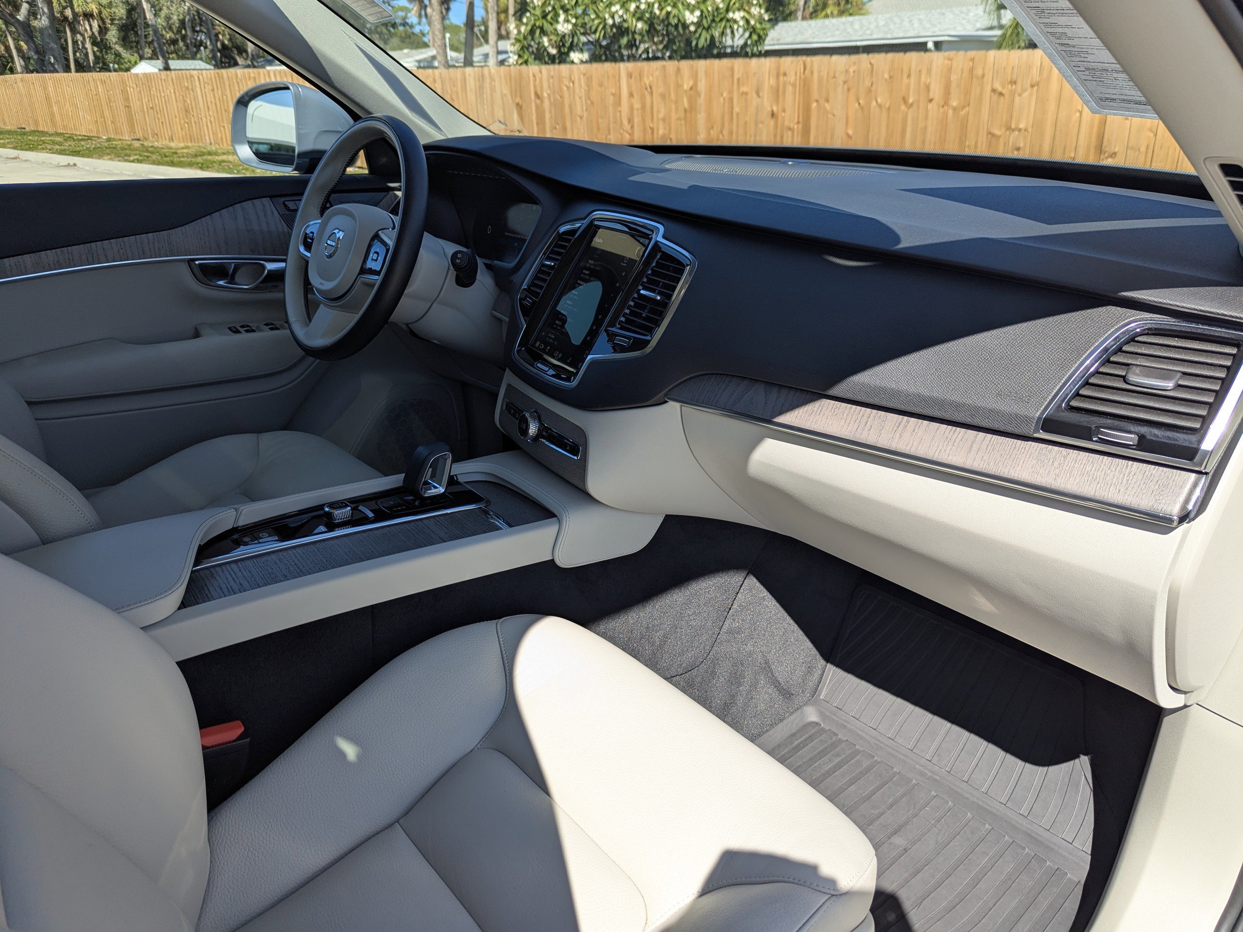 Used 2023 Volvo XC90 T8 Plus w/ Protection Package Premier image 13