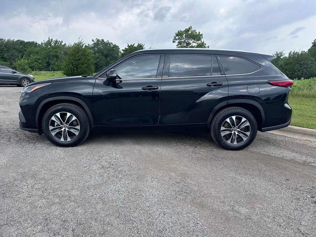 Used 2021 Toyota Highlander XLE FWD image 8