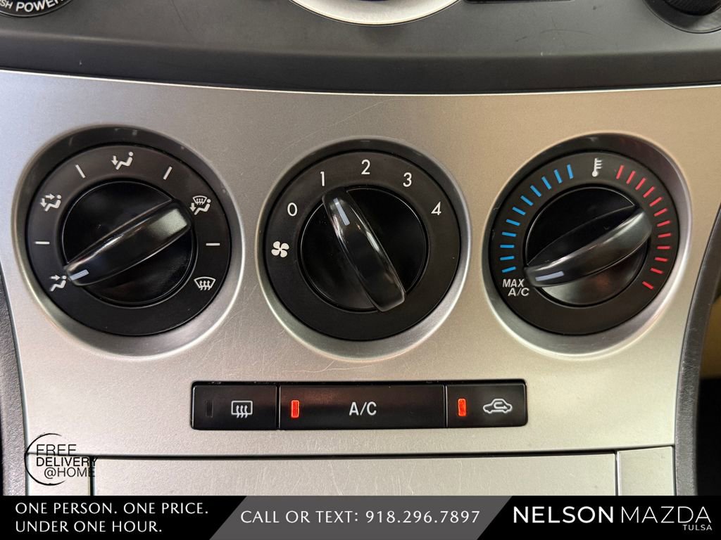 Used 2011 MAZDA MAZDA3 i Touring FWD image 28