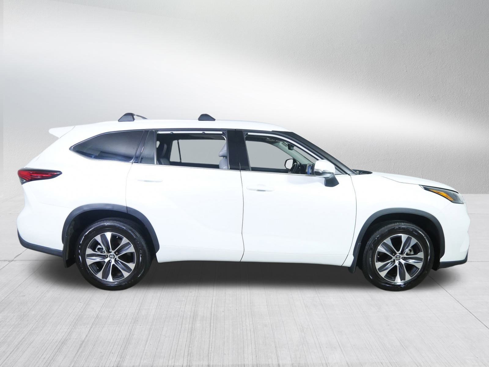Used 2022 Toyota Highlander XLE image 8