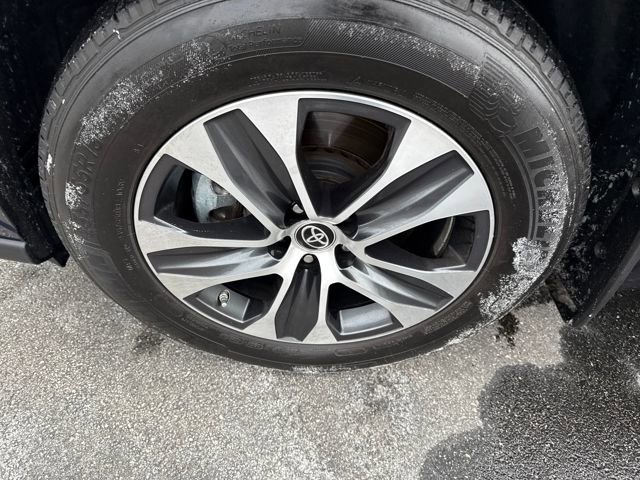 Used 2023 Toyota Highlander L image 45