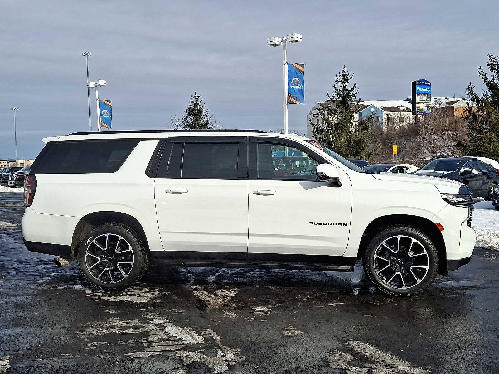 Used 2022 Chevrolet Suburban RST w/ Luxury Package image 7