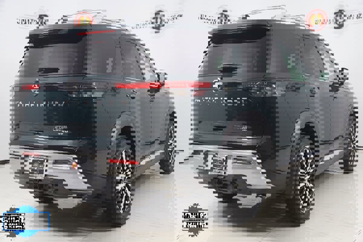 Used 2024 Nissan Pathfinder Platinum w/ Cargo Package image 3