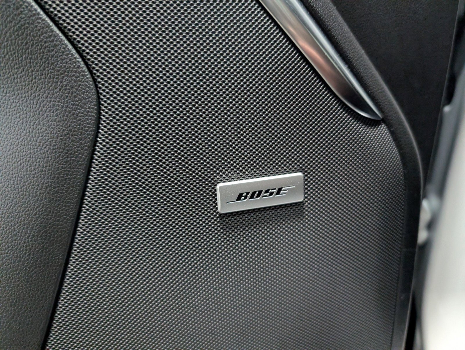 Used 2025 Chevrolet Suburban High Country image 16