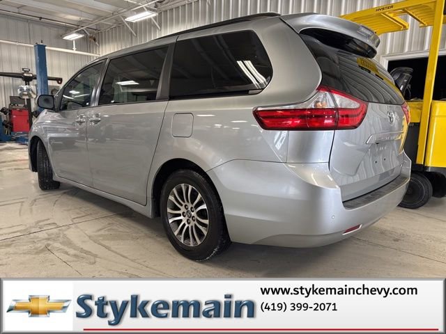 Used 2019 Toyota Sienna XLE w/ XLE Navigation Package FWD image 6