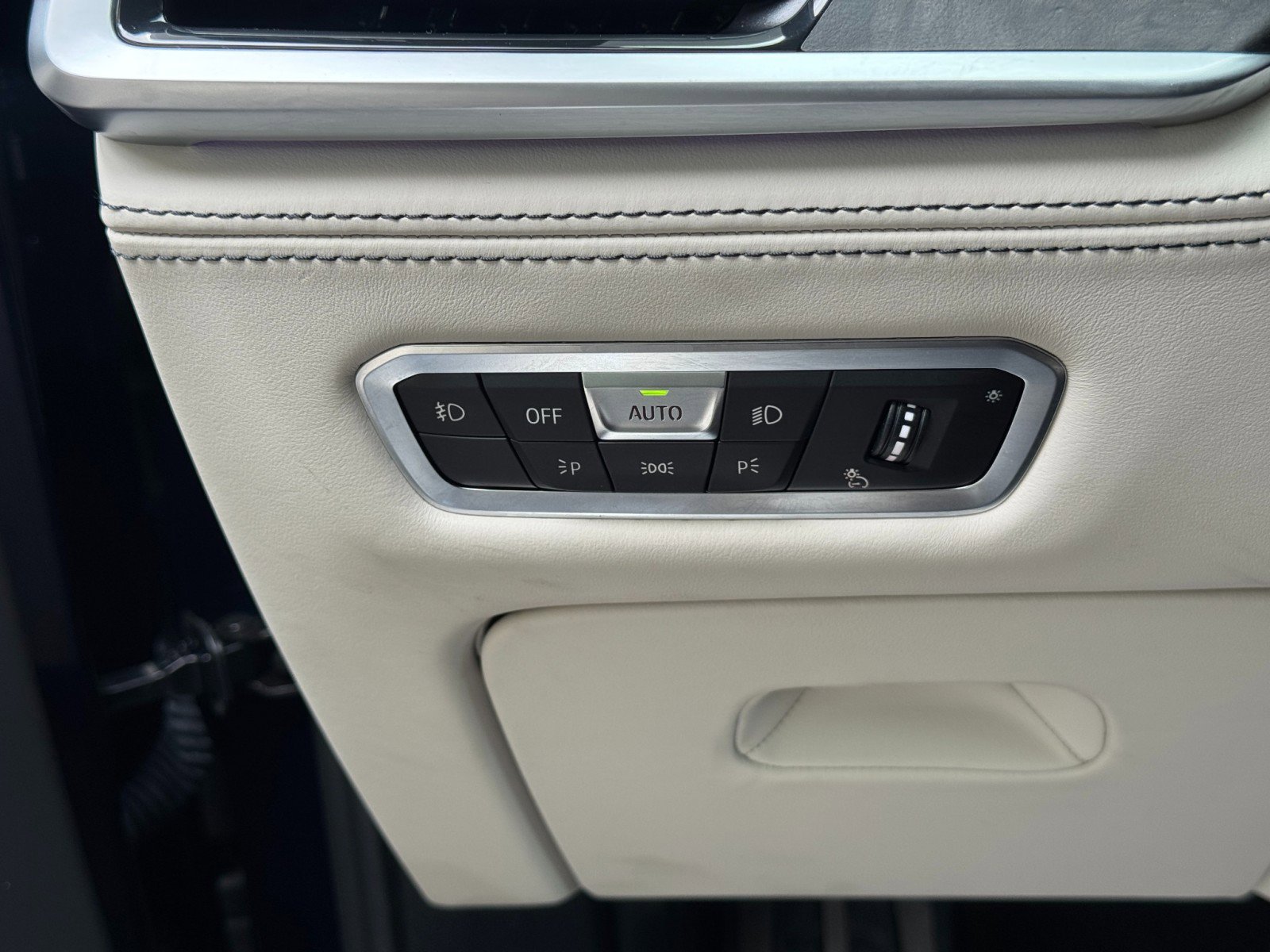Used 2022 BMW X7 xDrive40i w/ M Sport Package AWD/4WD image 19