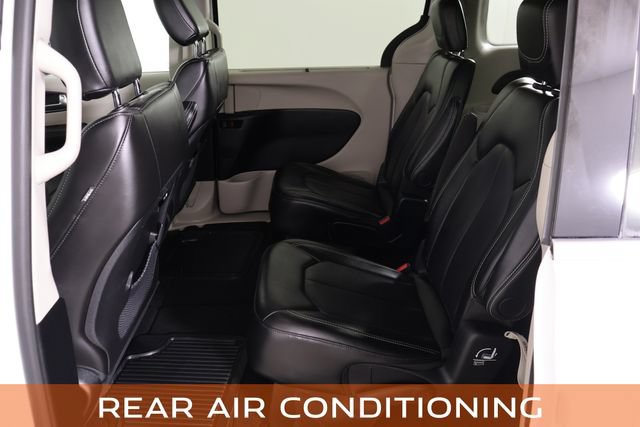 Used 2024 Chrysler Pacifica Touring-L FWD image 16