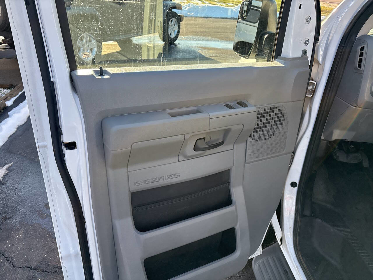 Used 2011 Ford E-150 and Econoline 150 Wagon w/ PWR Windows & Locks Group image 16