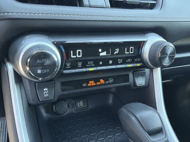 Used 2025 Toyota RAV4 XLE AWD/4WD image 29