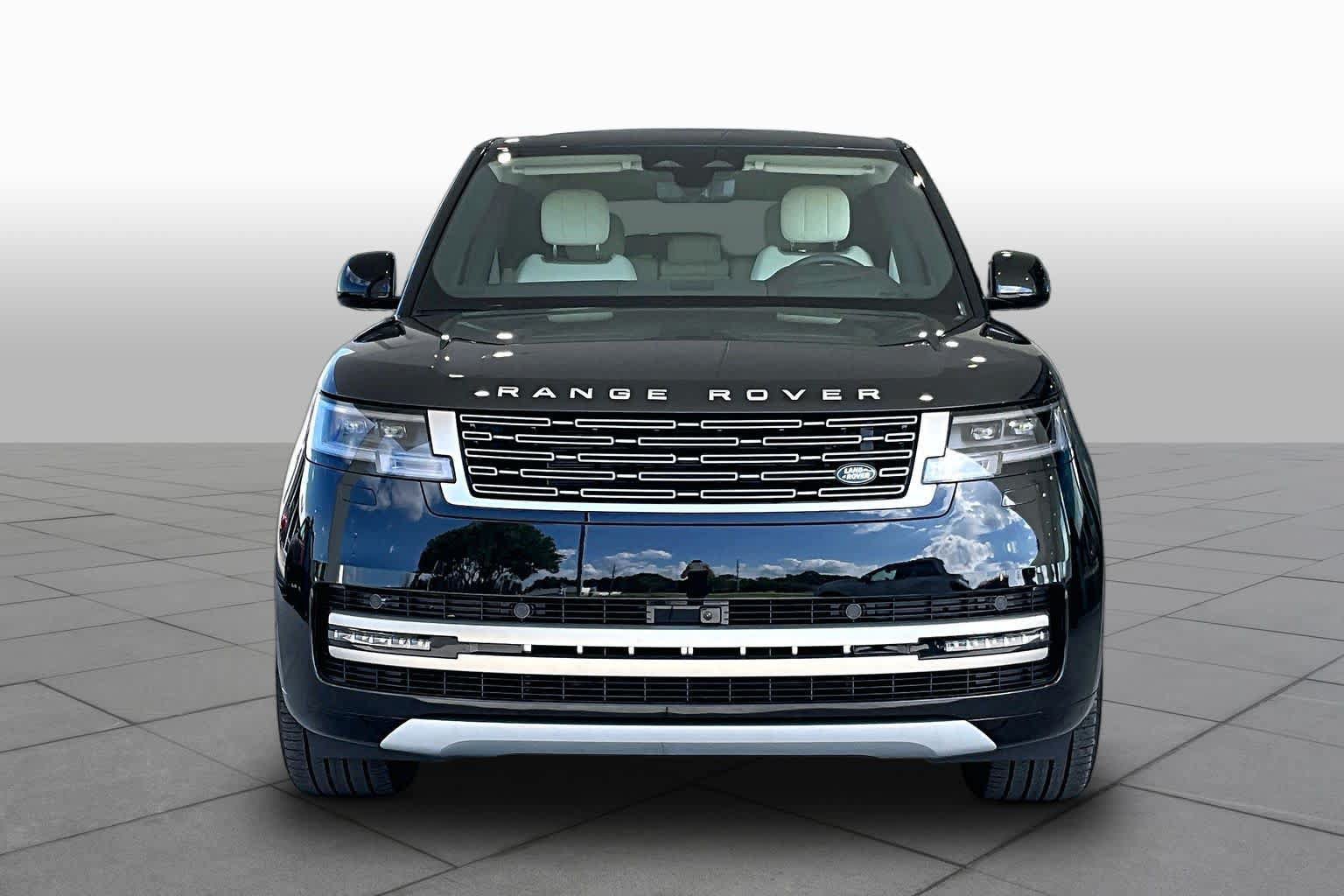 Used 2026 Land Rover Range Rover SE AWD/4WD image 3
