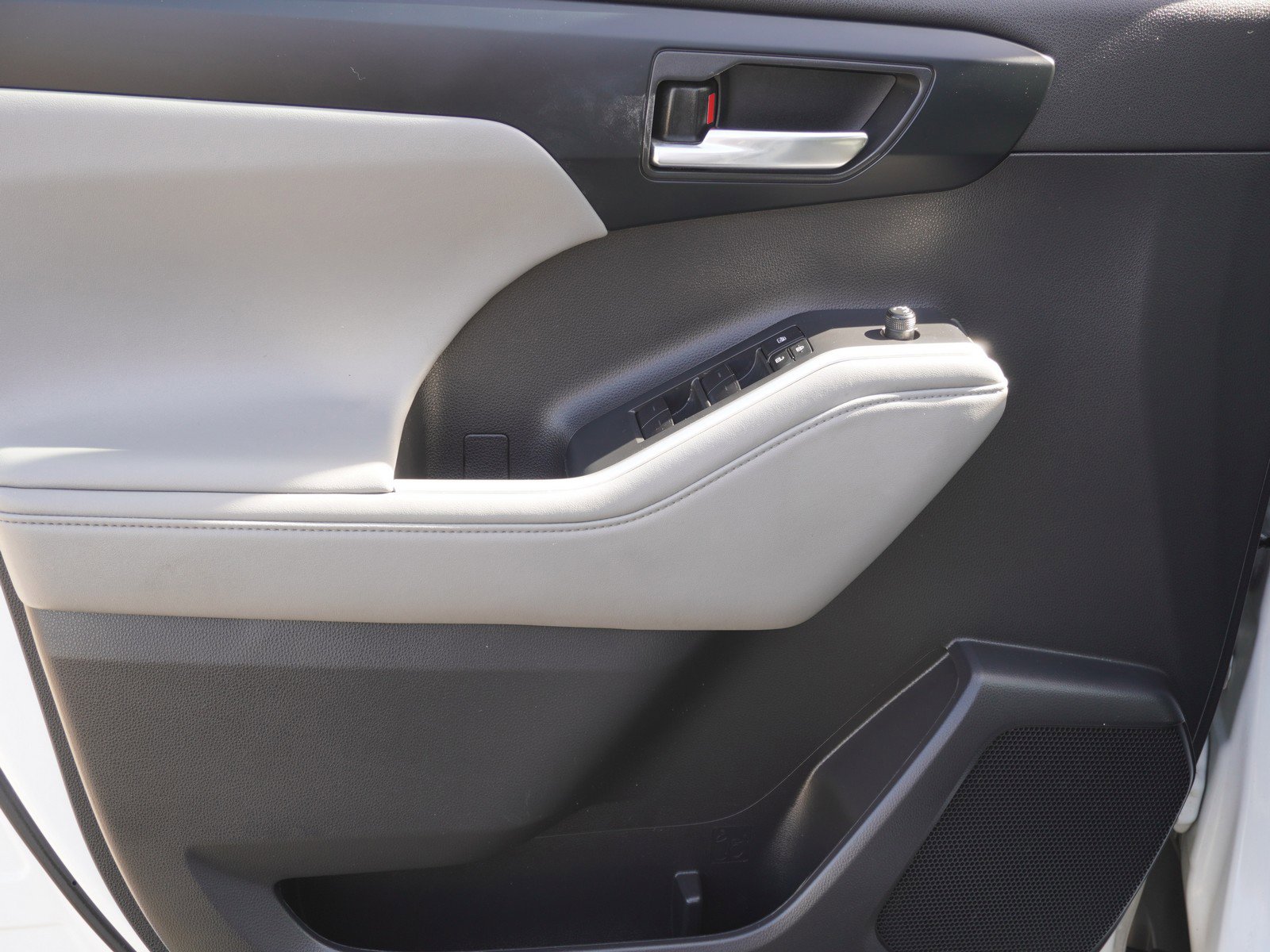 Used 2022 Toyota Highlander XLE image 21