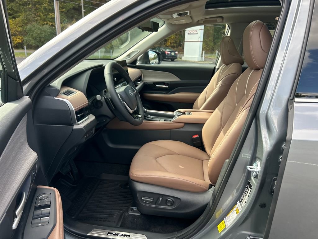 New 2026 Toyota Grand Highlander Platinum image 9