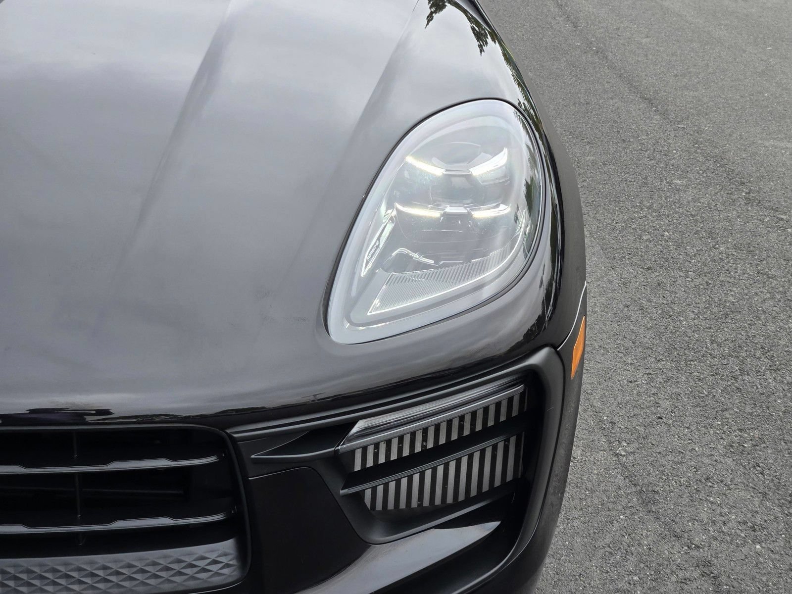 Certified 2024 Porsche Macan S AWD/4WD image 13
