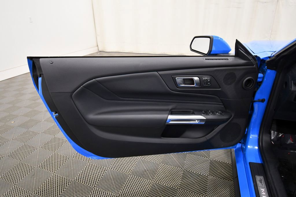 Used 2025 Ford Mustang GT Premium image 13