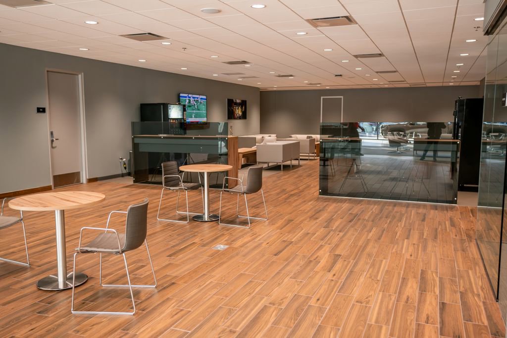 Used 2015 Chrysler 300 C image 4