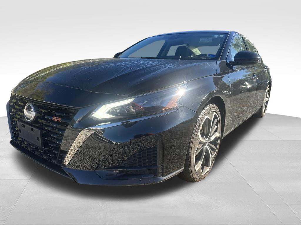 Used 2023 Nissan Altima 2.5 SR w/ SR Premium Package FWD image 3