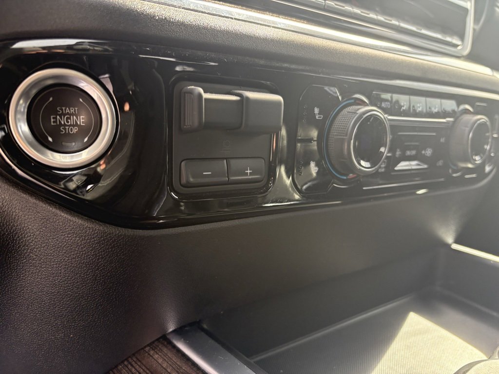 Used 2024 Chevrolet Silverado 1500 LT w/ Z71 Off-Road Package image 12