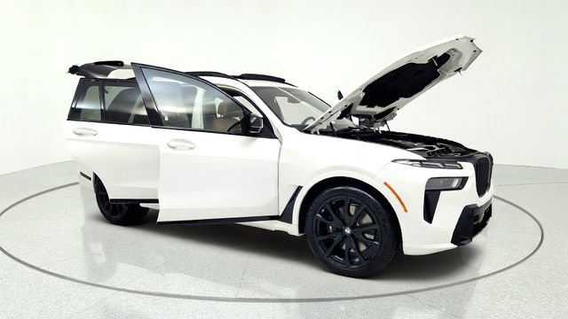 Used 2023 BMW X7 M60i AWD/4WD image 11