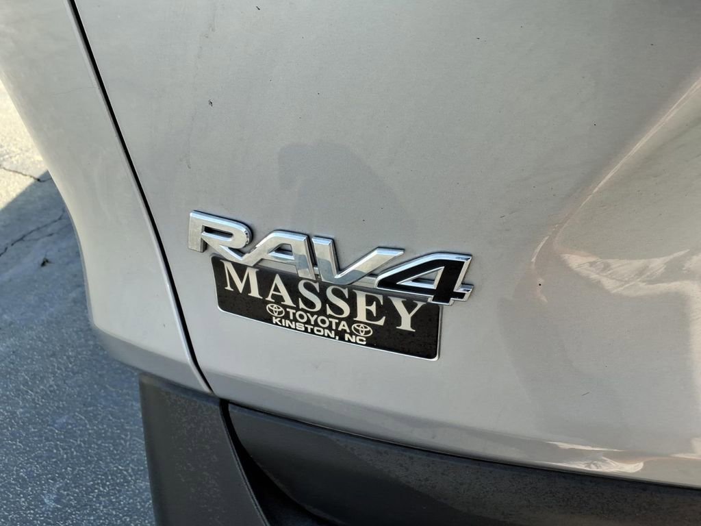 Used 2023 Toyota RAV4 XLE Premium image 9