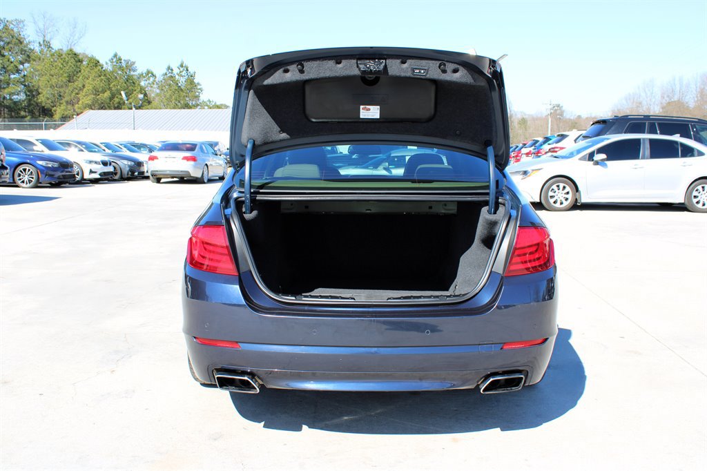Used 2011 BMW 550i Sedan RWD image 33