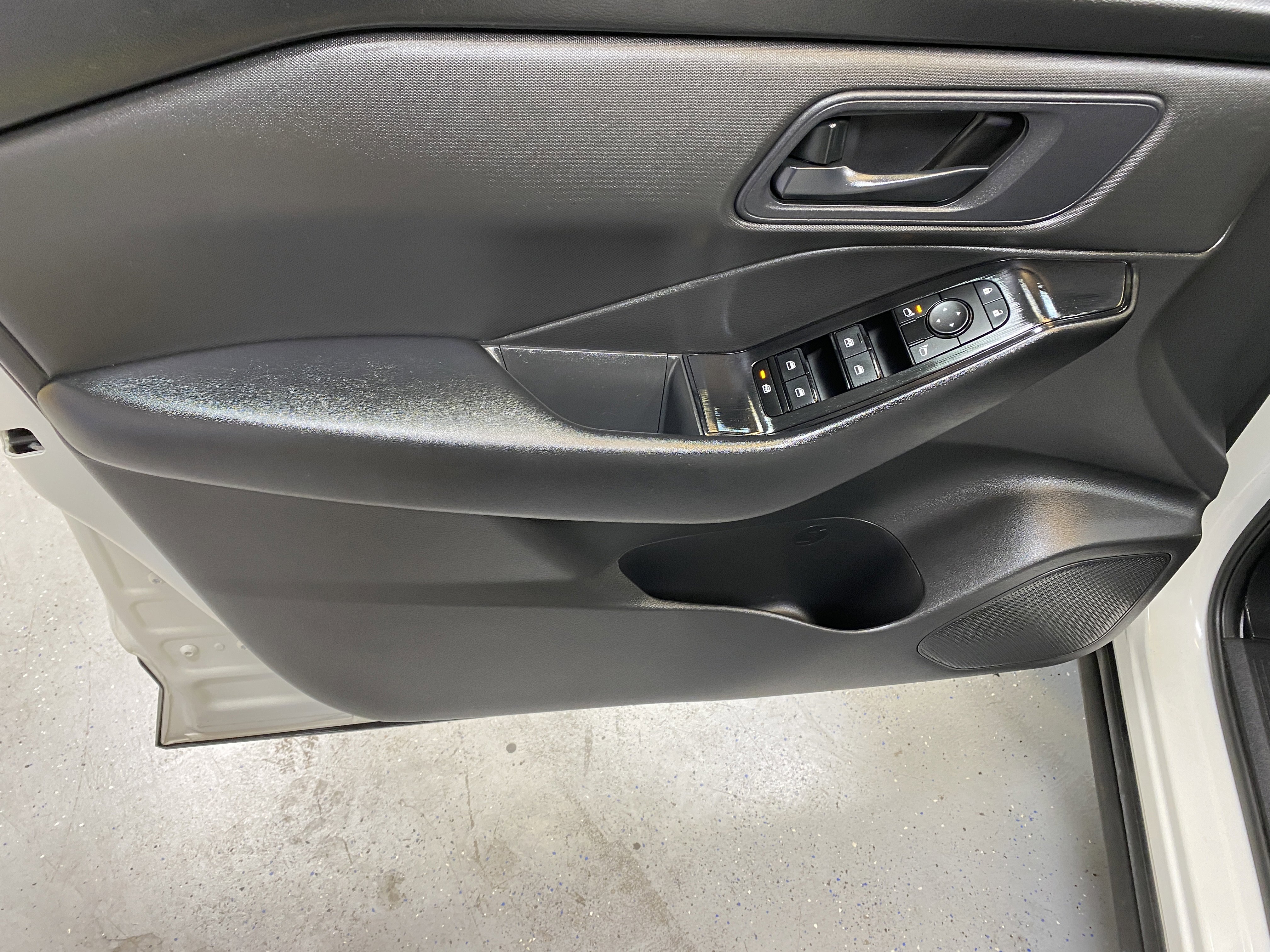 Used 2024 Nissan Rogue S image 20