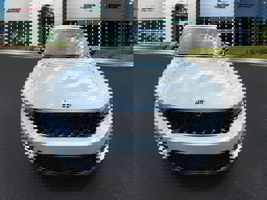 New 2025 Jeep Grand Cherokee Limited w/ Luxury Tech Group II image 2