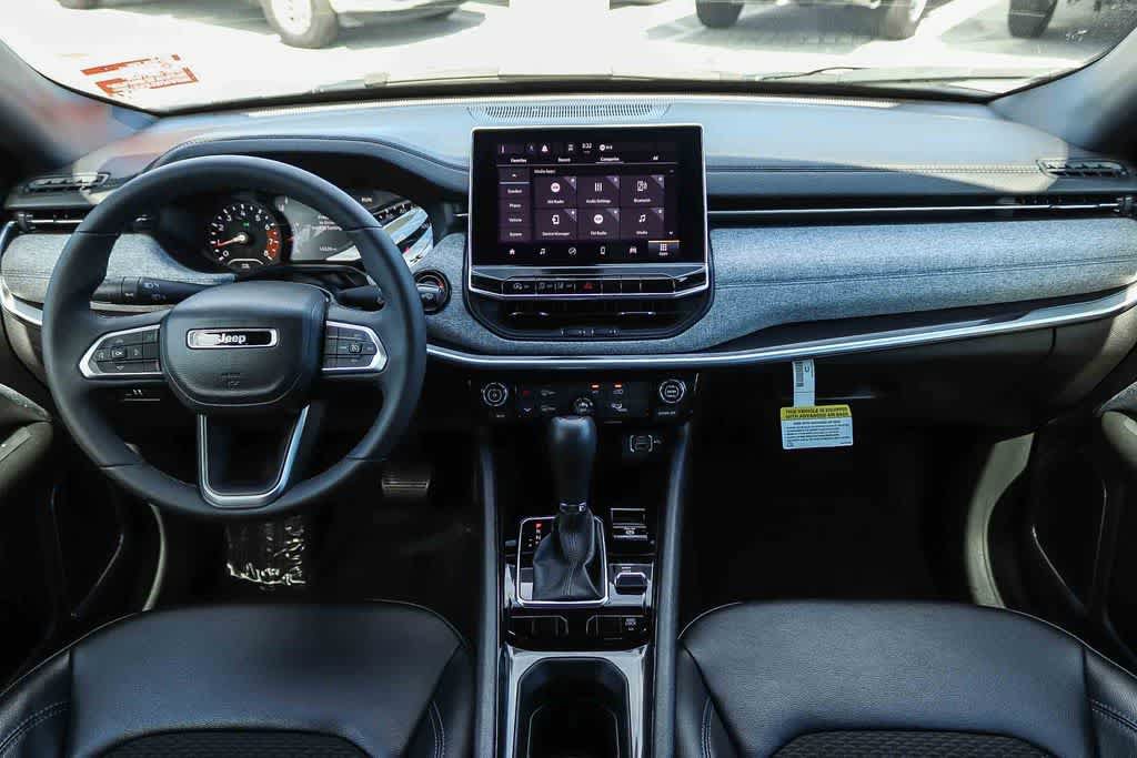Used 2023 Jeep Compass Latitude AWD/4WD image 12