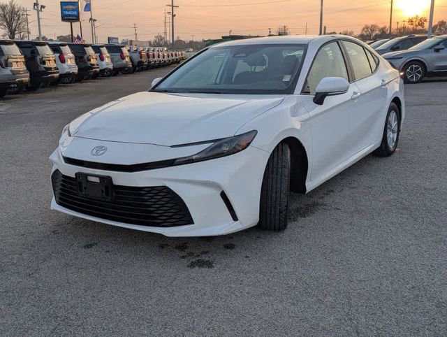 Used 2025 Toyota Camry LE FWD image 8